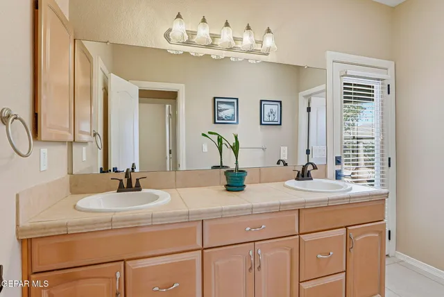 $529,900 | 312 Desert Garden Drive, Santa Teresa, NM 88008