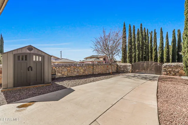 $529,900 | 312 Desert Garden Drive, Santa Teresa, NM 88008