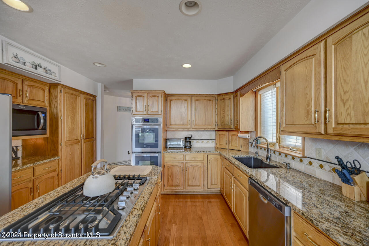 428 Point Road Lake Winola, PA 18419 - Photo 16 of 74 Kitchen