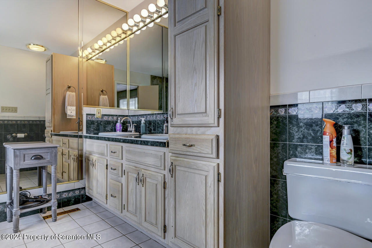 428 Point Road Lake Winola, PA 18419 - Photo 23 of 74 master bath