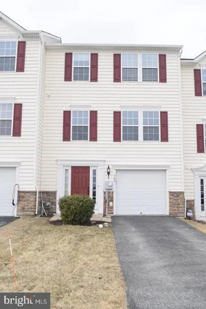 $2,800 | 326 Larose Drive, Coatesville, PA 19320
