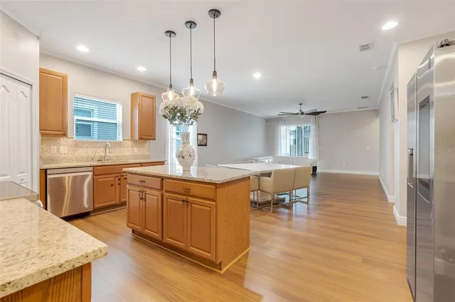 a large kitchen with kitchen island a large island in it