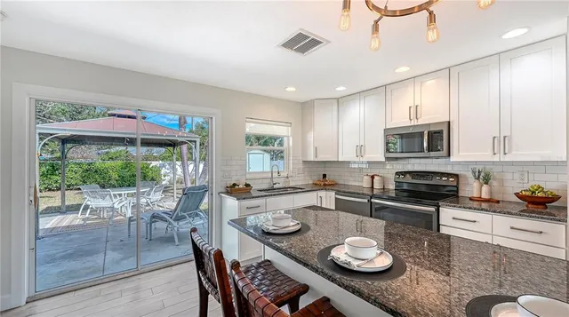 $599,000 | 2115 Grove Street, Sarasota, FL 34239