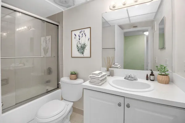 $1,925 | 8160 Geneva Court, Unit 314, Doral, FL 33166