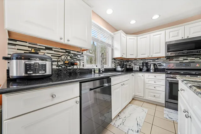 $330,000 | 2364 Heather Ridge Drive, Normal, IL 61761