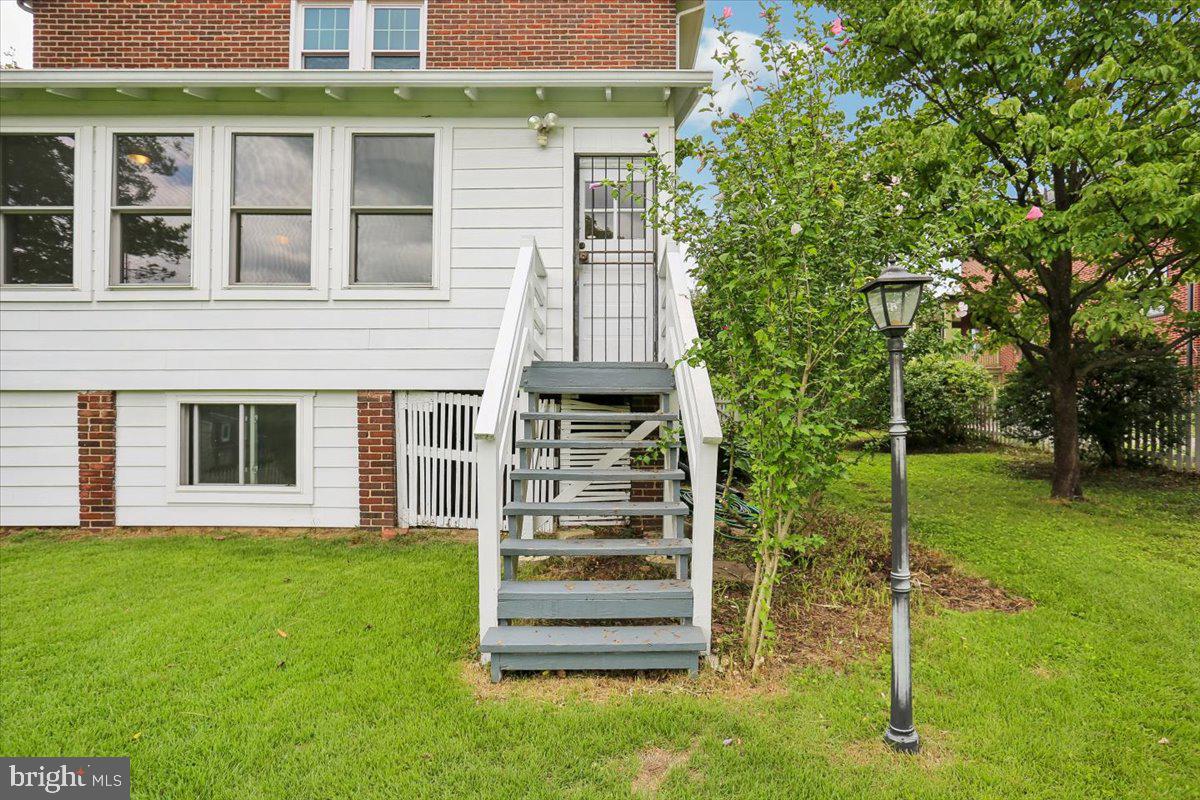 9501 Colesville Road Silver Spring, MD 20901 - Photo 67 of 71 Stairs from Sunroom to backyard