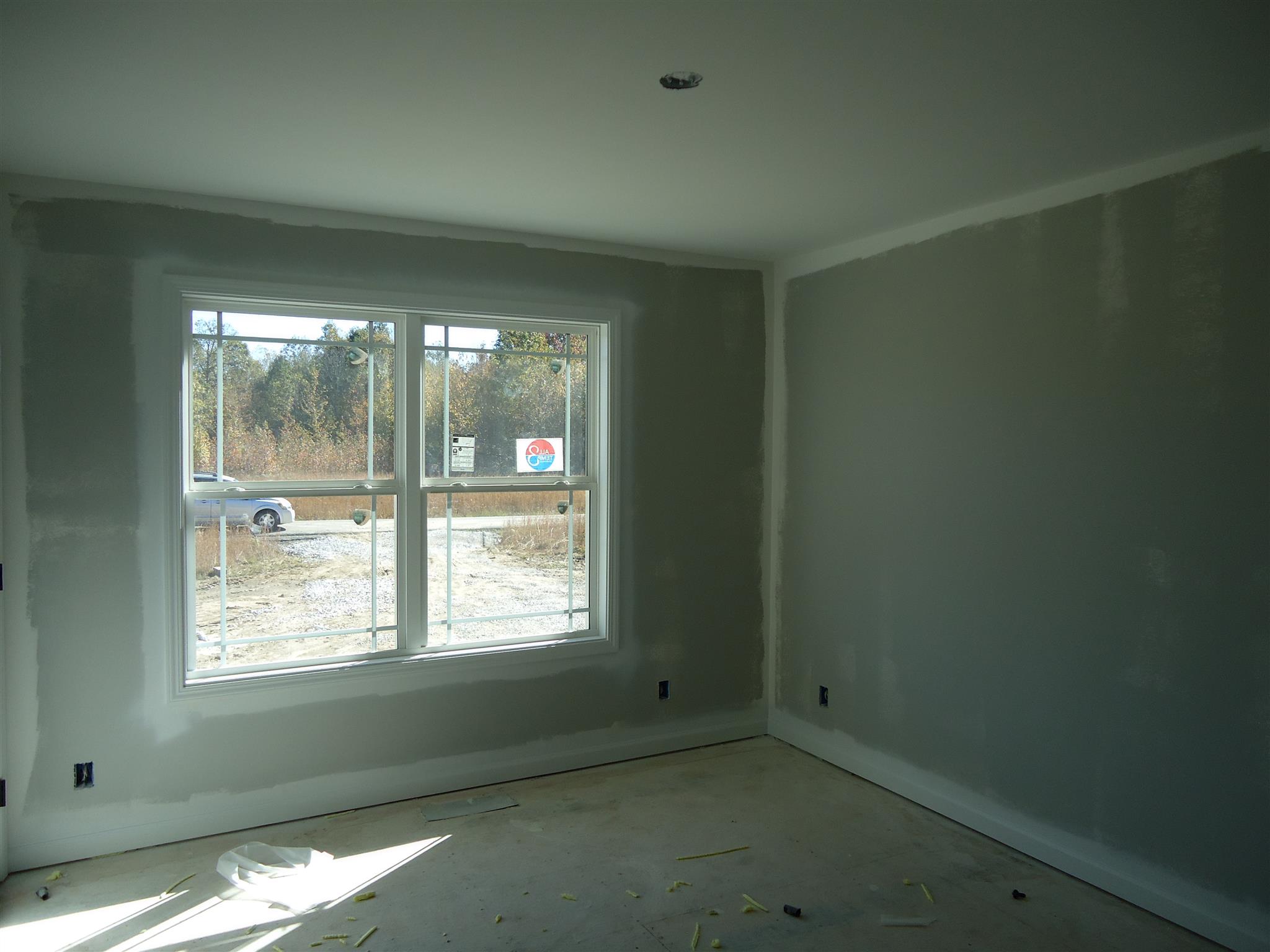 100 Ballard Road Manchester, TN 37355 - Photo 6 of 9 an empty room with a window