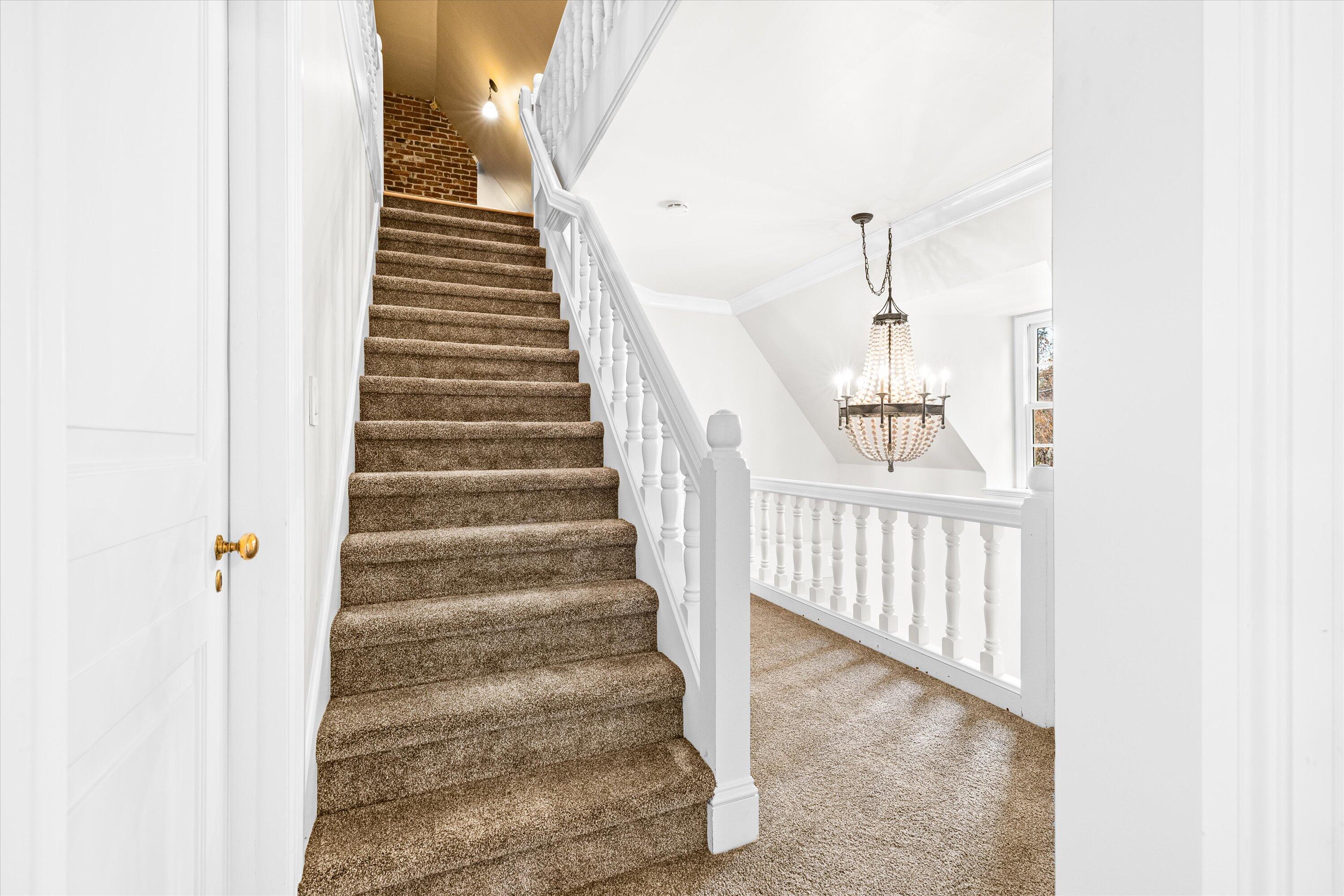 437 Northwest Drake Road Bend, OR 97703 - Photo 57 of 86 Access to upper level