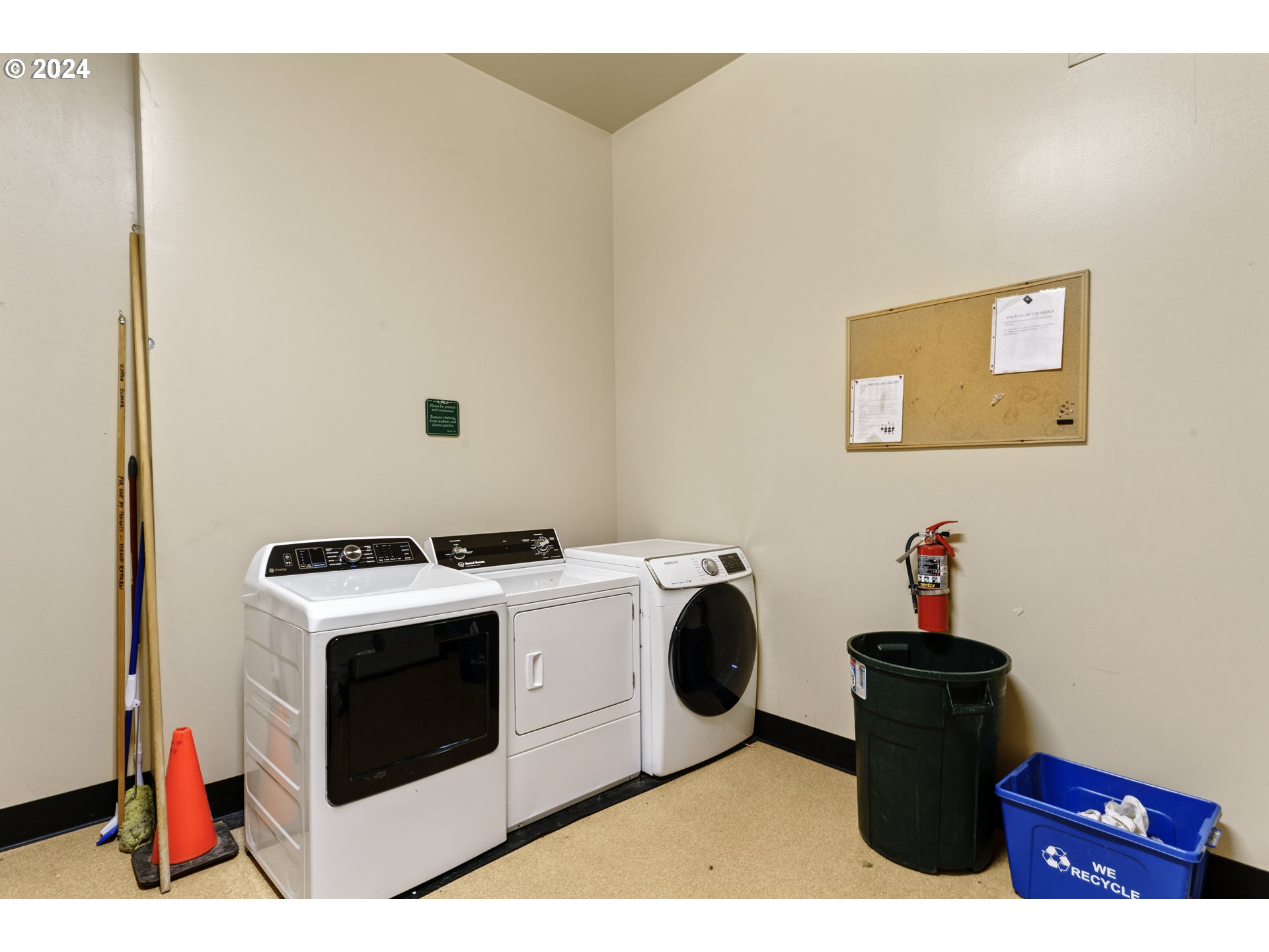 650 West 12th Avenue, Unit 202 Eugene, OR 97402 - Photo 19 of 30 a kitchen with a stove and a refrigerator