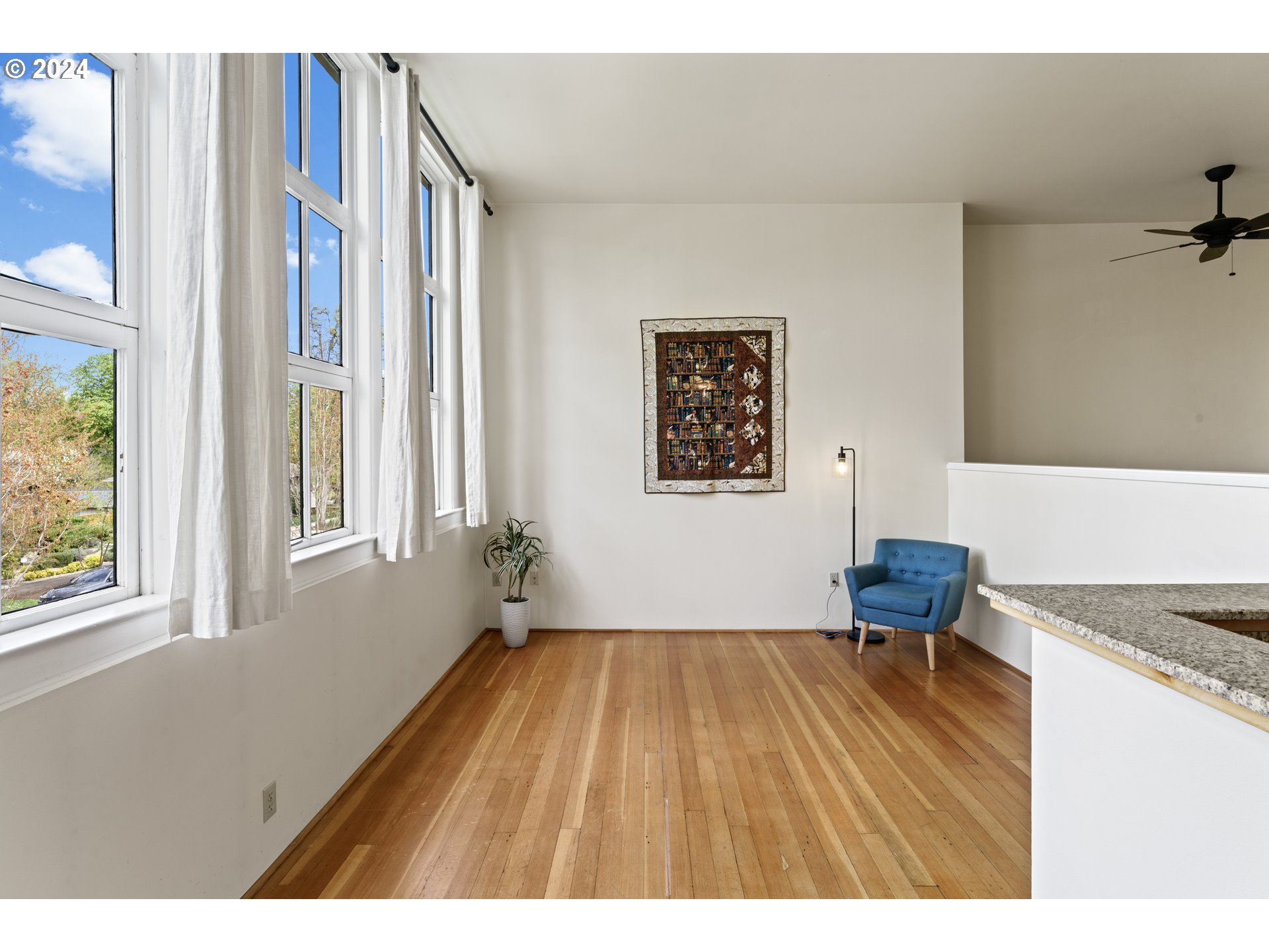 650 West 12th Avenue, Unit 202 Eugene, OR 97402 - Photo 6 of 30 a workspace with furniture and window