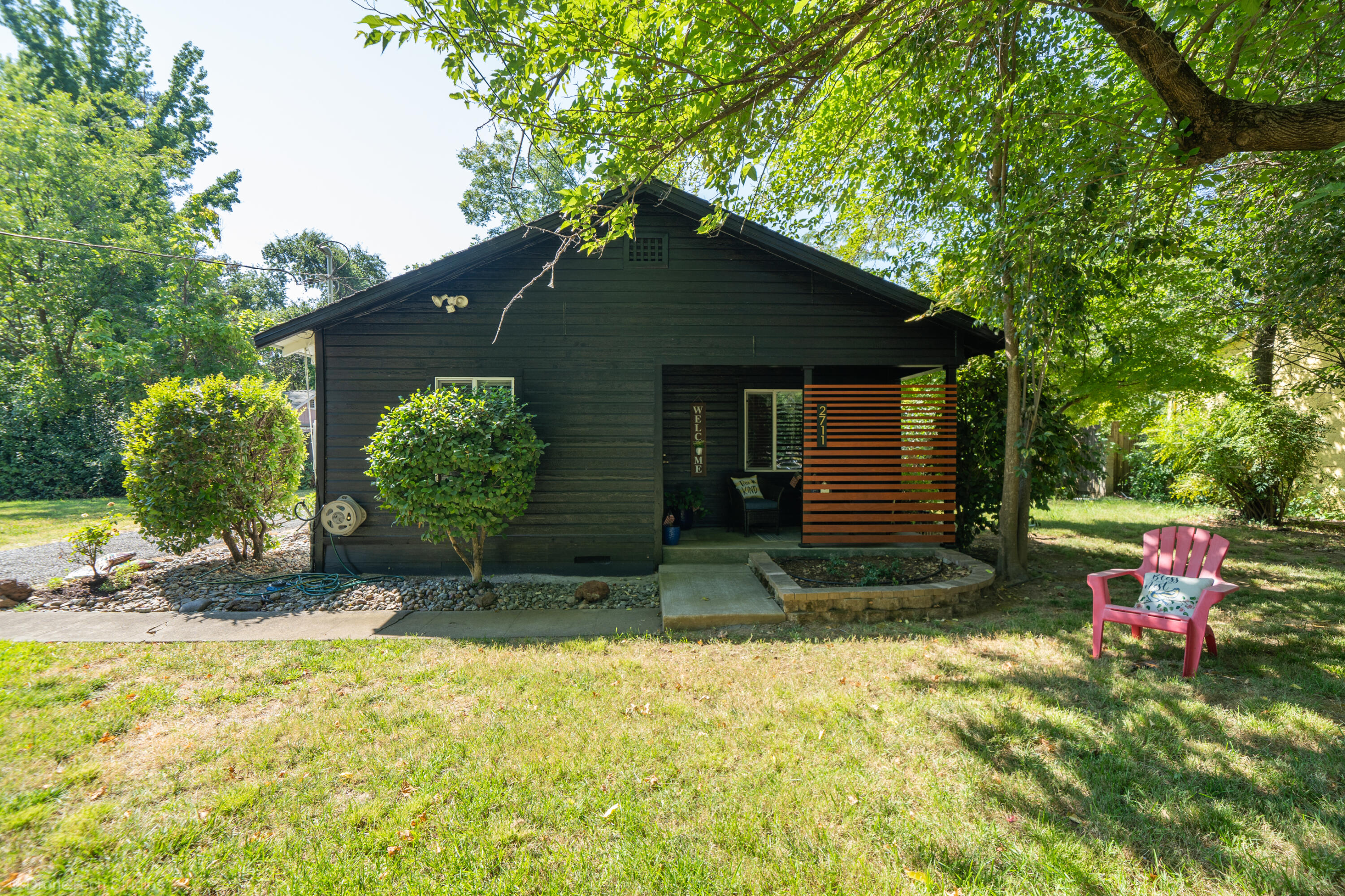 2711 North Bonnyview Road Redding, CA 96001 - Photo 28 of 61 2711 N Bonnyview Rd-8
