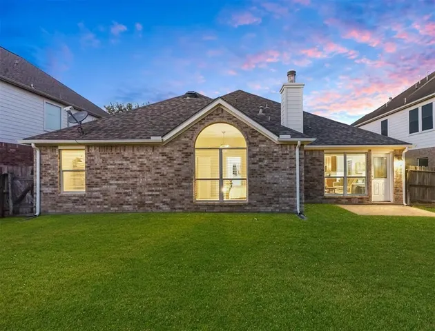 a view of a house with a backyard