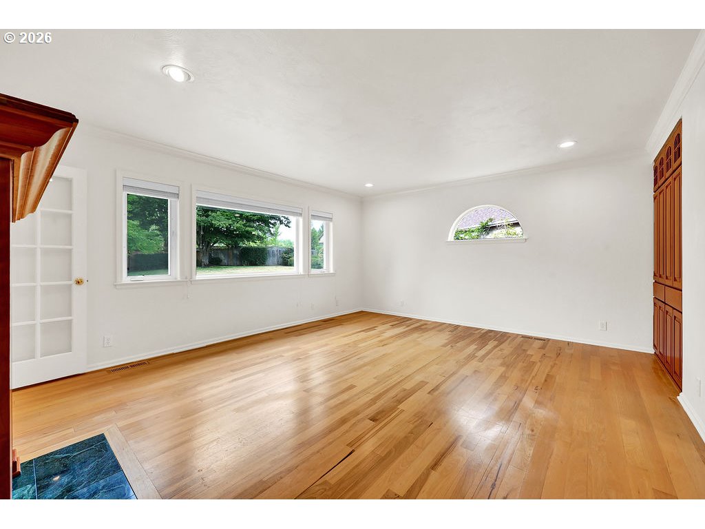 1774 River Pointe Loop Eugene, OR 97408 - Photo 10 of 45 Living Room