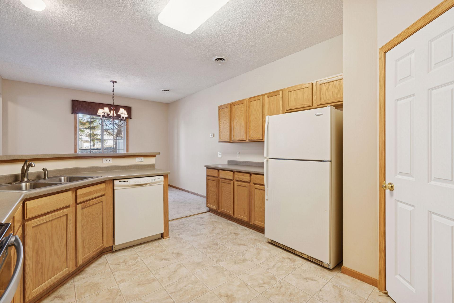 18051 69th Place North, Unit 2006 Maple Grove, MN 55311 - Photo 16 of 35