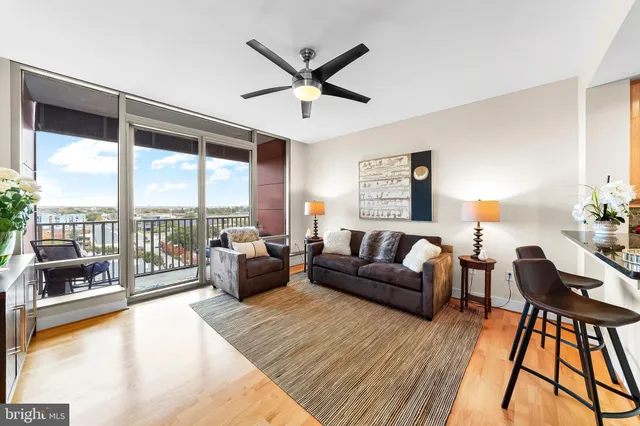 $400,000 | 105 Christina Landing Drive, Unit 903, Wilmington, DE 19801