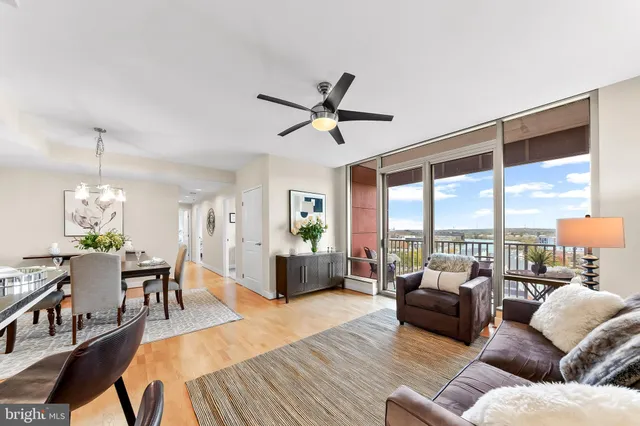 $400,000 | 105 Christina Landing Drive, Unit 903, Wilmington, DE 19801