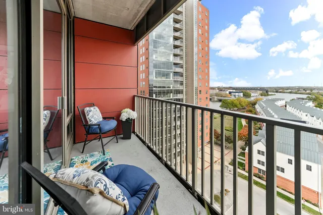 $400,000 | 105 Christina Landing Drive, Unit 903, Wilmington, DE 19801