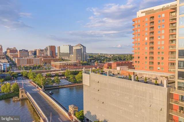 $400,000 | 105 Christina Landing Drive, Unit 903, Wilmington, DE 19801