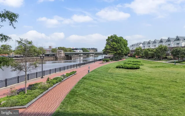 $400,000 | 105 Christina Landing Drive, Unit 903, Wilmington, DE 19801