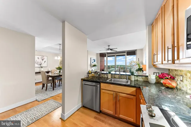 $400,000 | 105 Christina Landing Drive, Unit 903, Wilmington, DE 19801