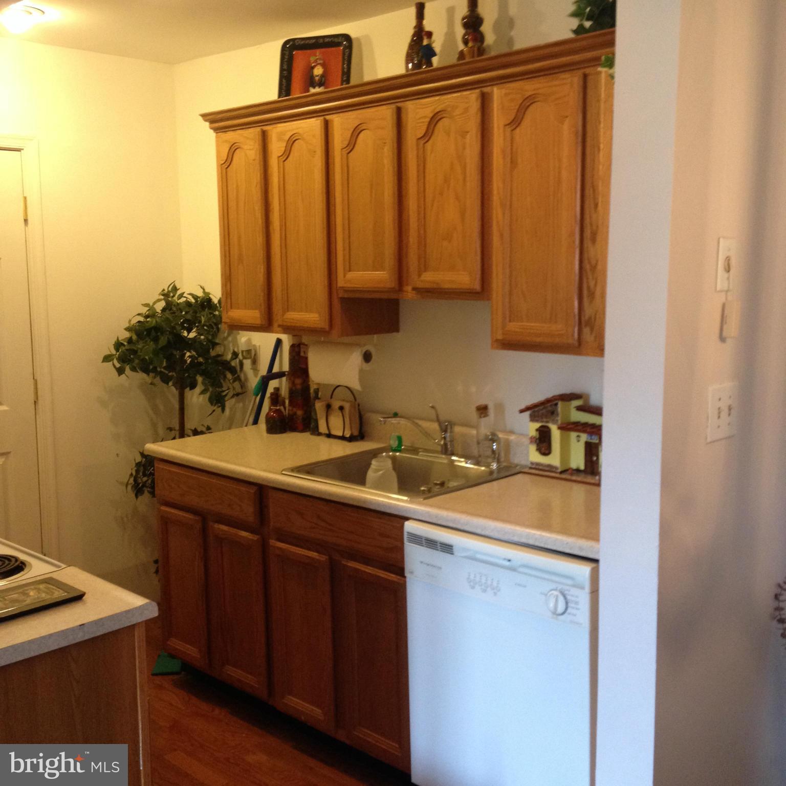 5905 Kingsford Road, Unit 391 Springfield, VA 22152 - Photo 2 of 2 Kitchen