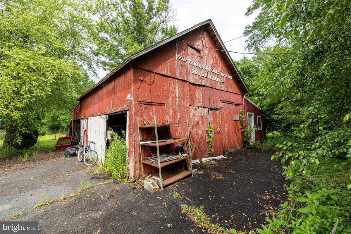 2260 Allentown Road Quakertown, PA 18951 - Photo 25 of 28 Barn