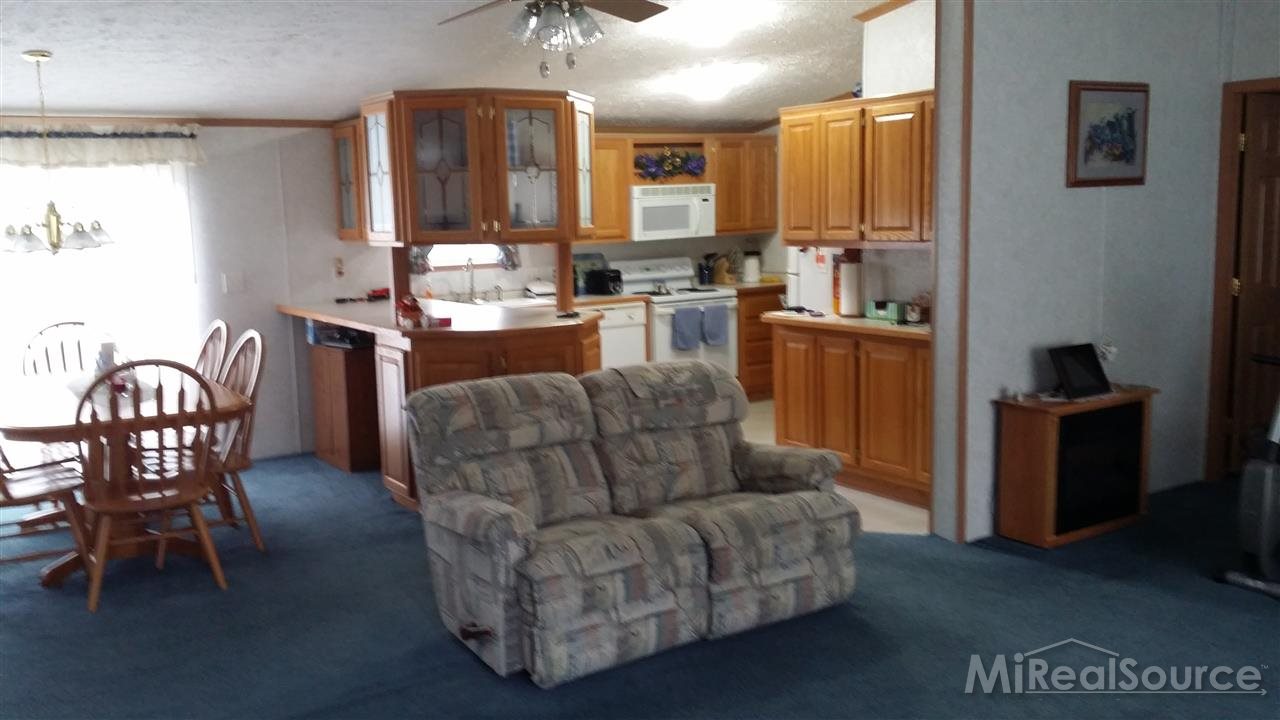 3333 Ravenswood Road, Unit 37 Marysville, MI 48040 - Photo 5 of 15 31227783-4.JPG