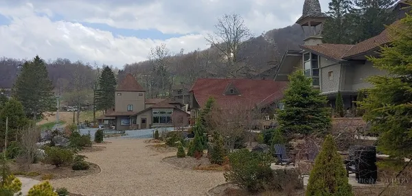 $629,900 | 517 Pine Ridge Road, Beech Mountain, NC 28604