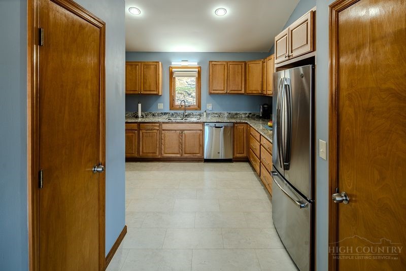 517 Pine Ridge Road Beech Mountain, NC 28604 - Photo 8 of 44