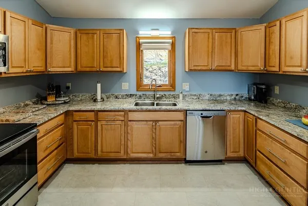 $629,900 | 517 Pine Ridge Road, Beech Mountain, NC 28604