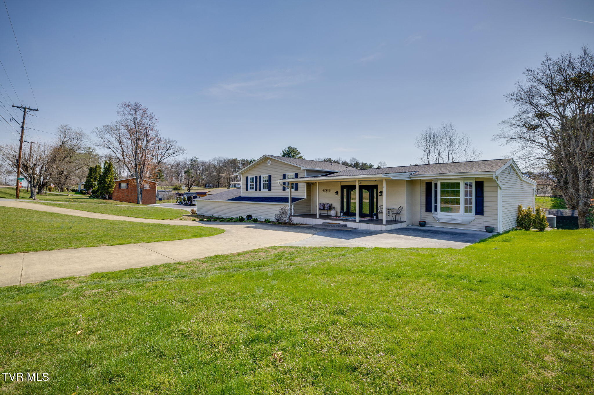 1320 Silver Grove Road Bluff City, TN 37618 - Photo 4 of 61 003