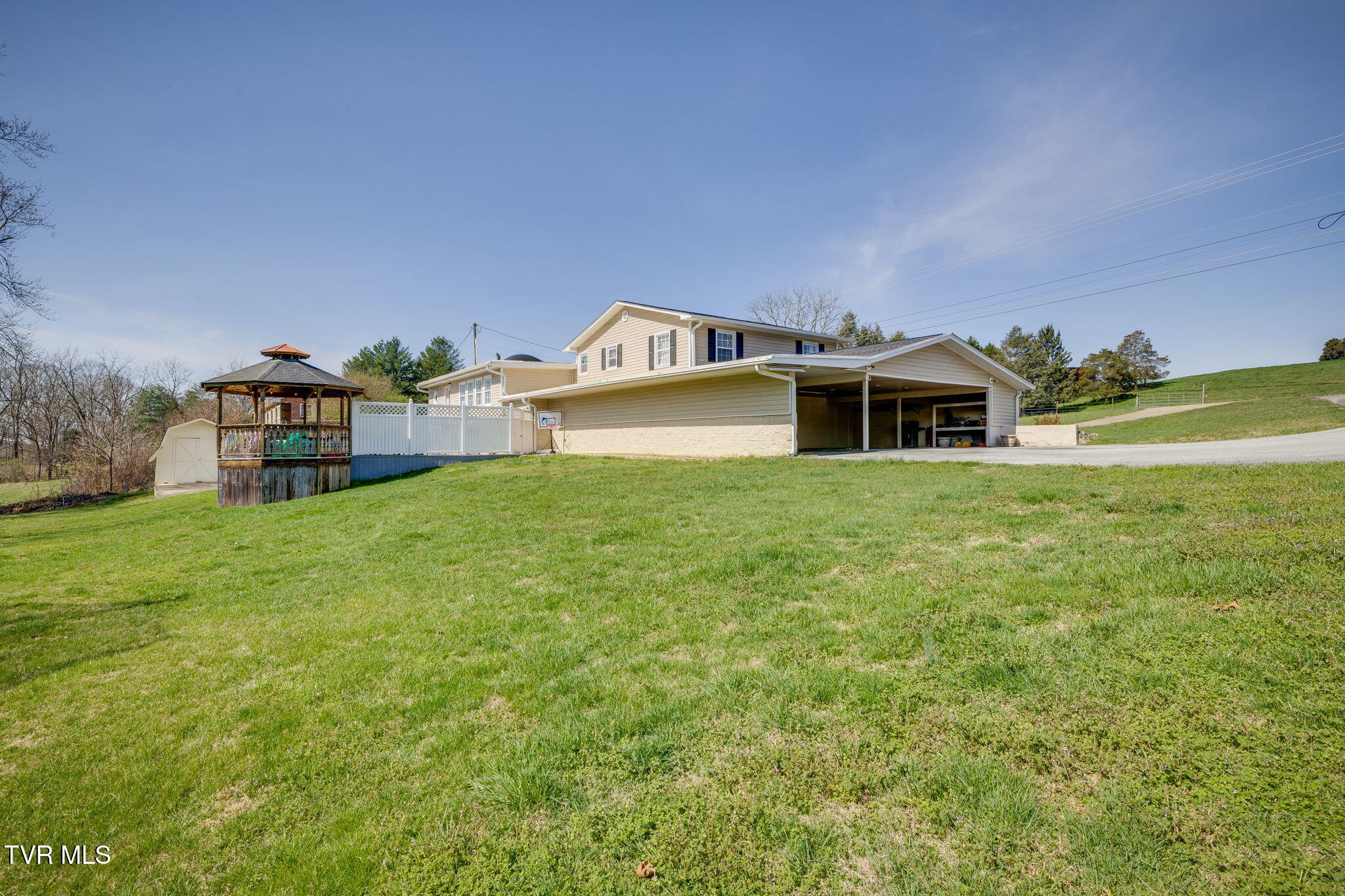 1320 Silver Grove Road Bluff City, TN 37618 - Photo 50 of 61 049