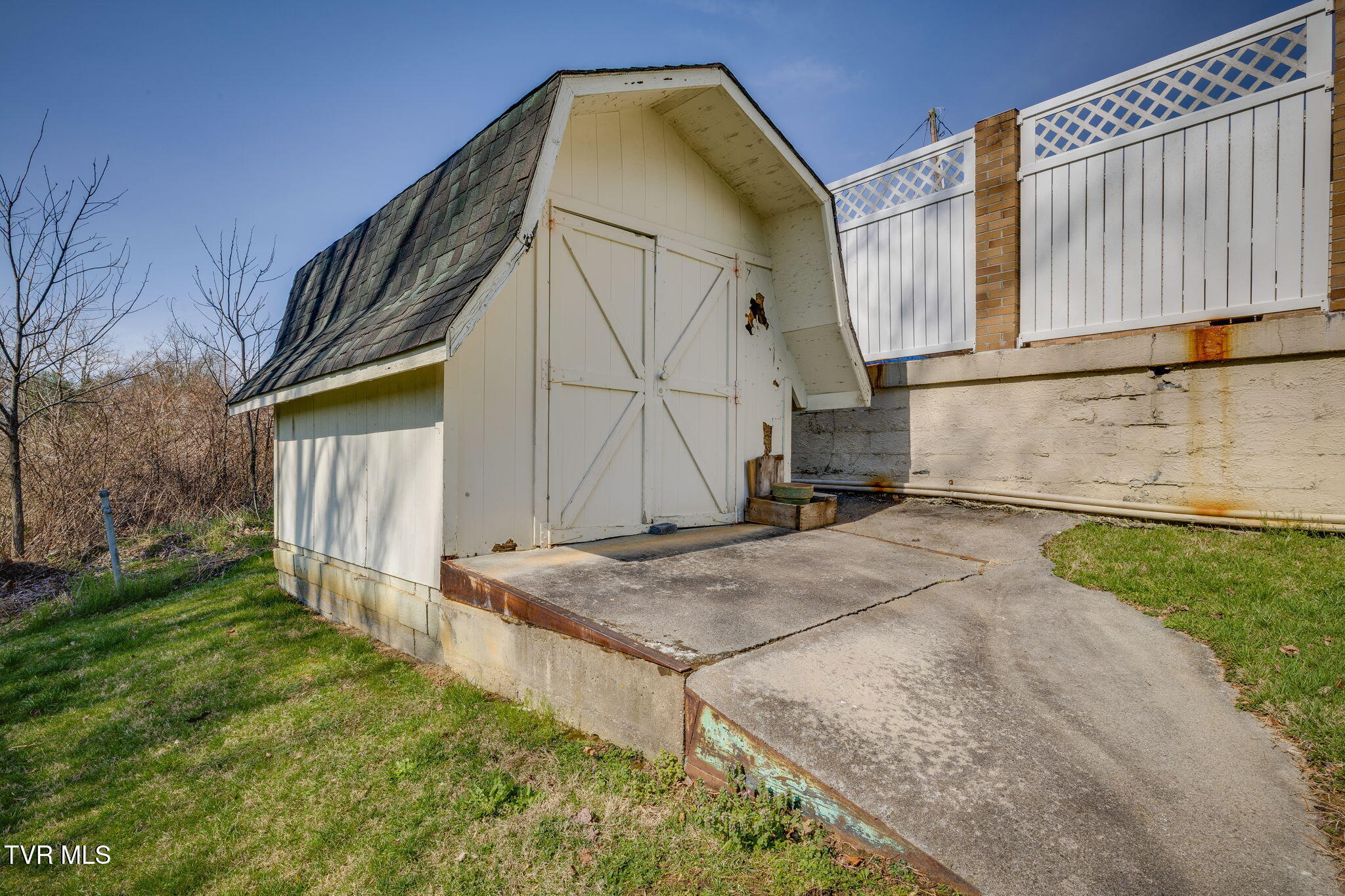 1320 Silver Grove Road Bluff City, TN 37618 - Photo 51 of 61 050