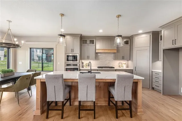 $789,900 | 2314 Southwest Serena Place, Lee's Summit, MO 64082