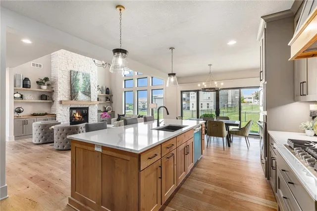 $789,900 | 2314 Southwest Serena Place, Lee's Summit, MO 64082