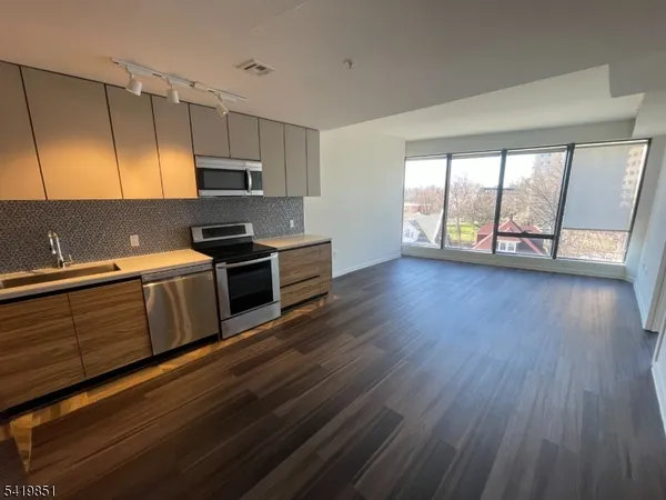 $2,150 | 315 South Harrison Street, Unit 503, East Orange, NJ 07018