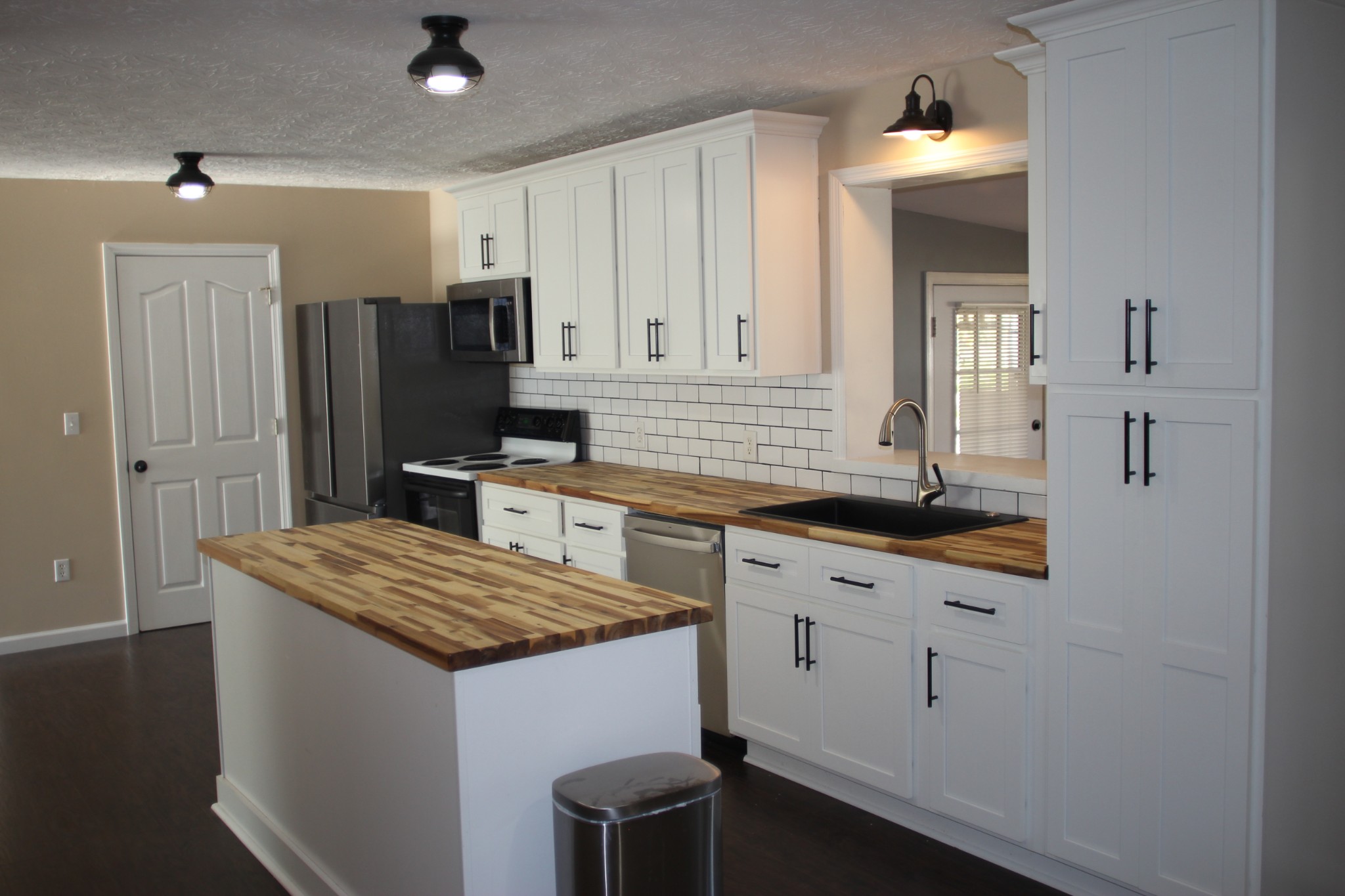 3847 Shellsford Road McMinnville, TN 37110 - Photo 6 of 20 a kitchen with stainless steel appliances granite countertop a sink stove and refrigerator
