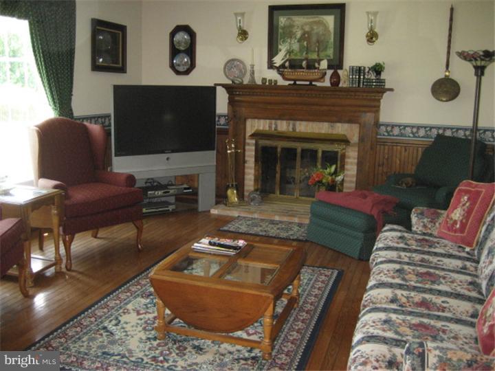 406 Kilburn Road Langhorne, PA 19047 - Photo 8 of 11 Family Room
