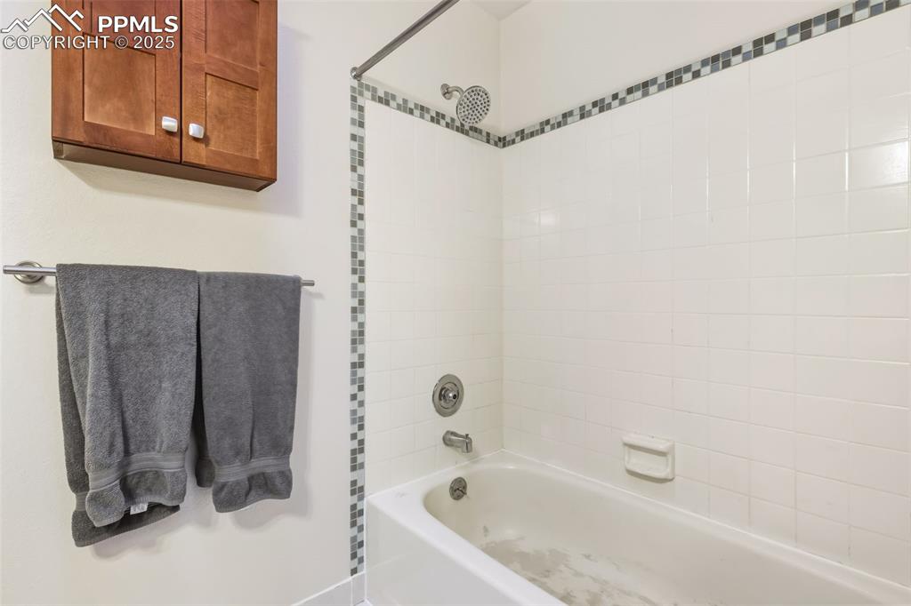 2555 Ramsgate Terrace Colorado Springs, CO 80919 - Photo 17 of 38 Hall bath upstairs