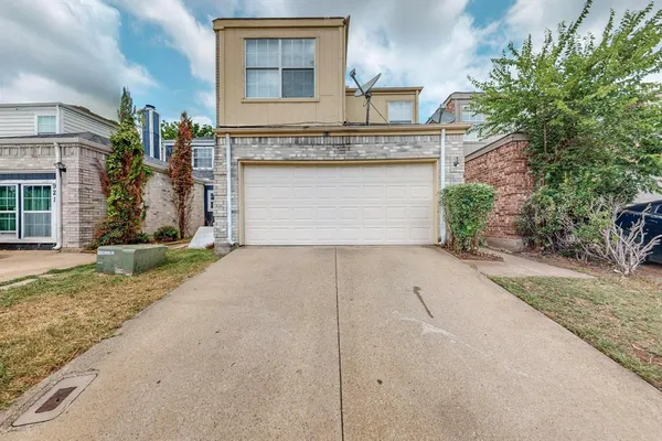 $1,750 | 919 Fairbanks Circle, Duncanville, TX 75137