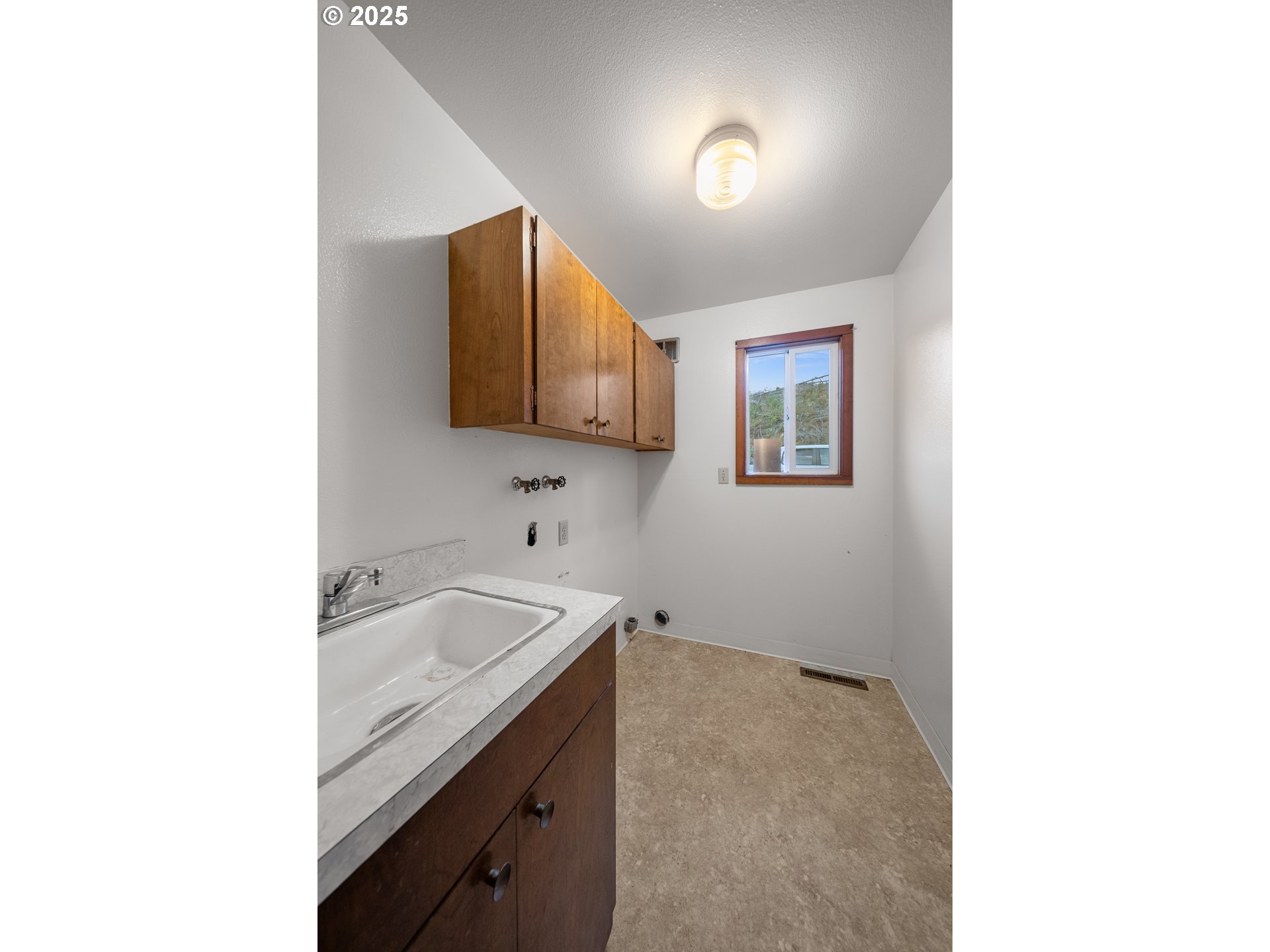 604 Thorton Oar Lane Reedsport, OR 97467 - Photo 31 of 47 a bathroom with a sink and a mirror