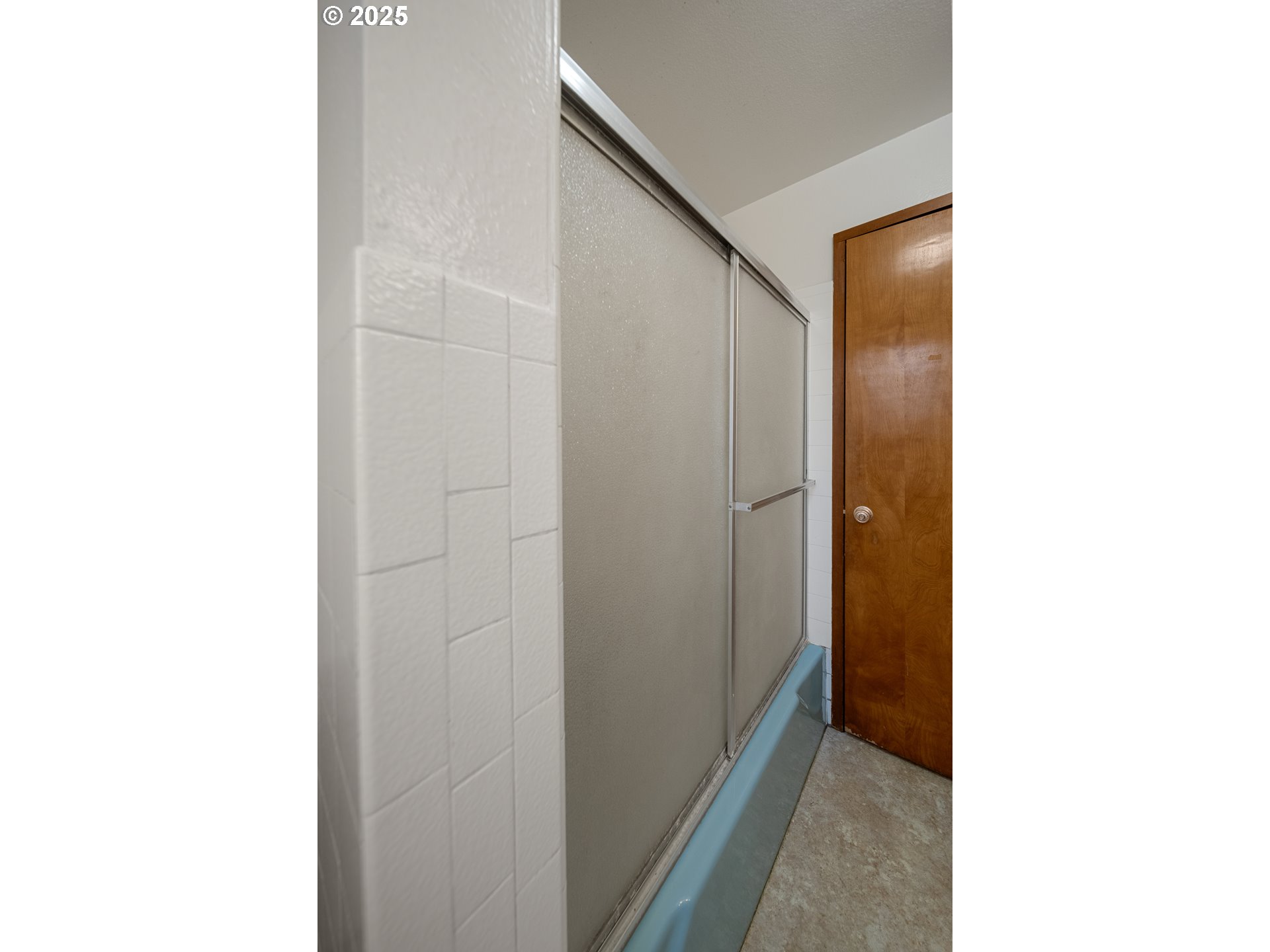 604 Thorton Oar Lane Reedsport, OR 97467 - Photo 34 of 47 a picture of a bathroom with a shower