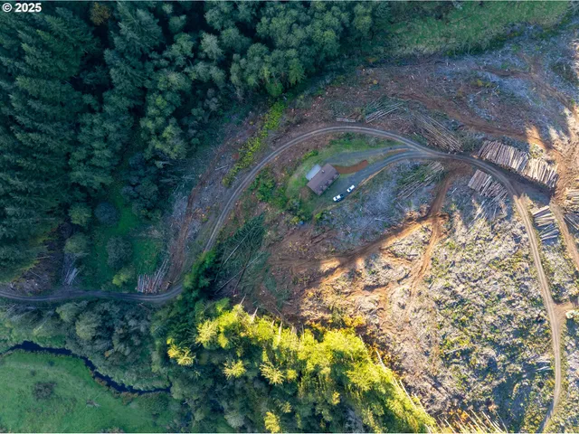 a view of an outdoor space