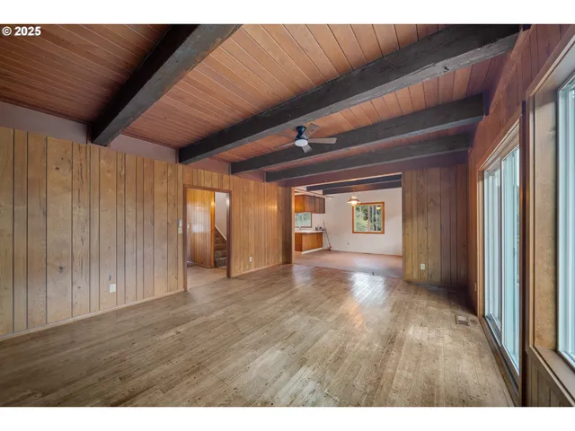 a view of empty room with windows