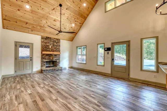 $1,825 | 63 Nottaway Road, Young Harris, GA 30582