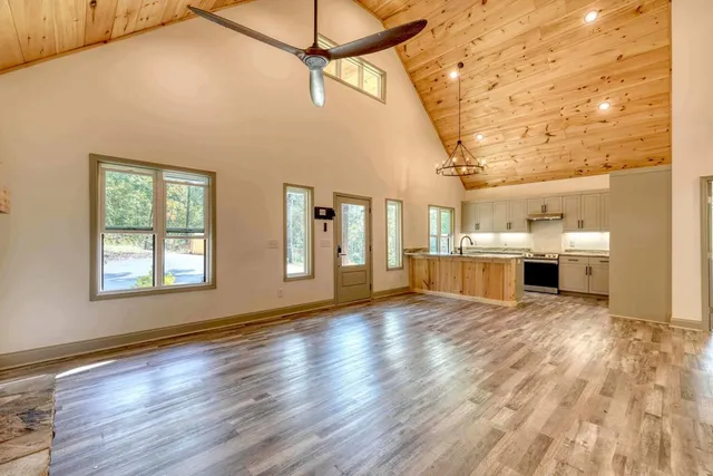 $1,825 | 63 Nottaway Road, Young Harris, GA 30582