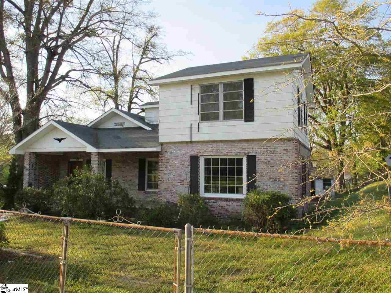 208 Academy Street Clinton, SC 29325 - Photo 3 of 15 Gallery Image 3