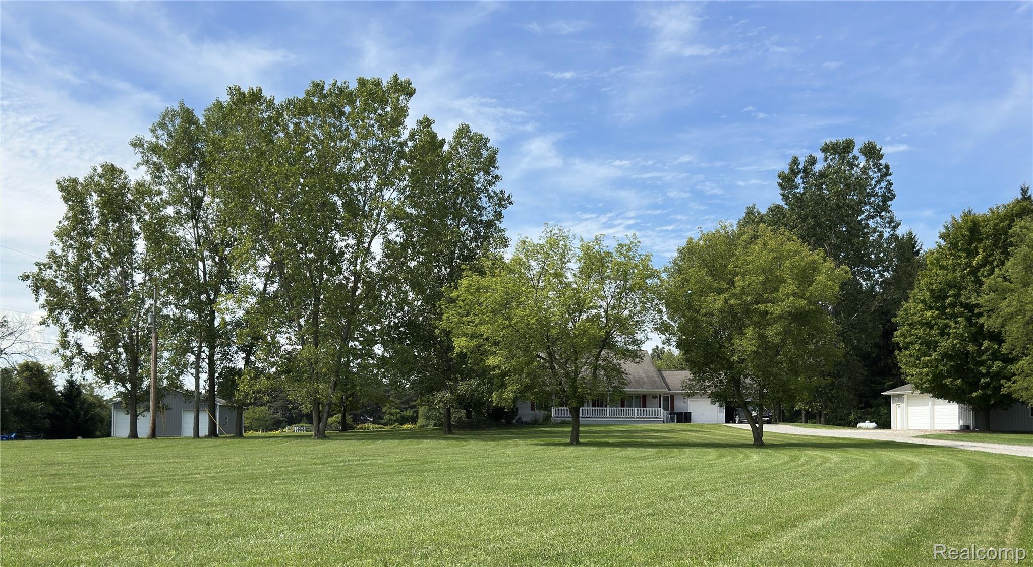 4489 North Oak Road Davison, MI 48423 - Photo 5 of 94 1 0.jpeg