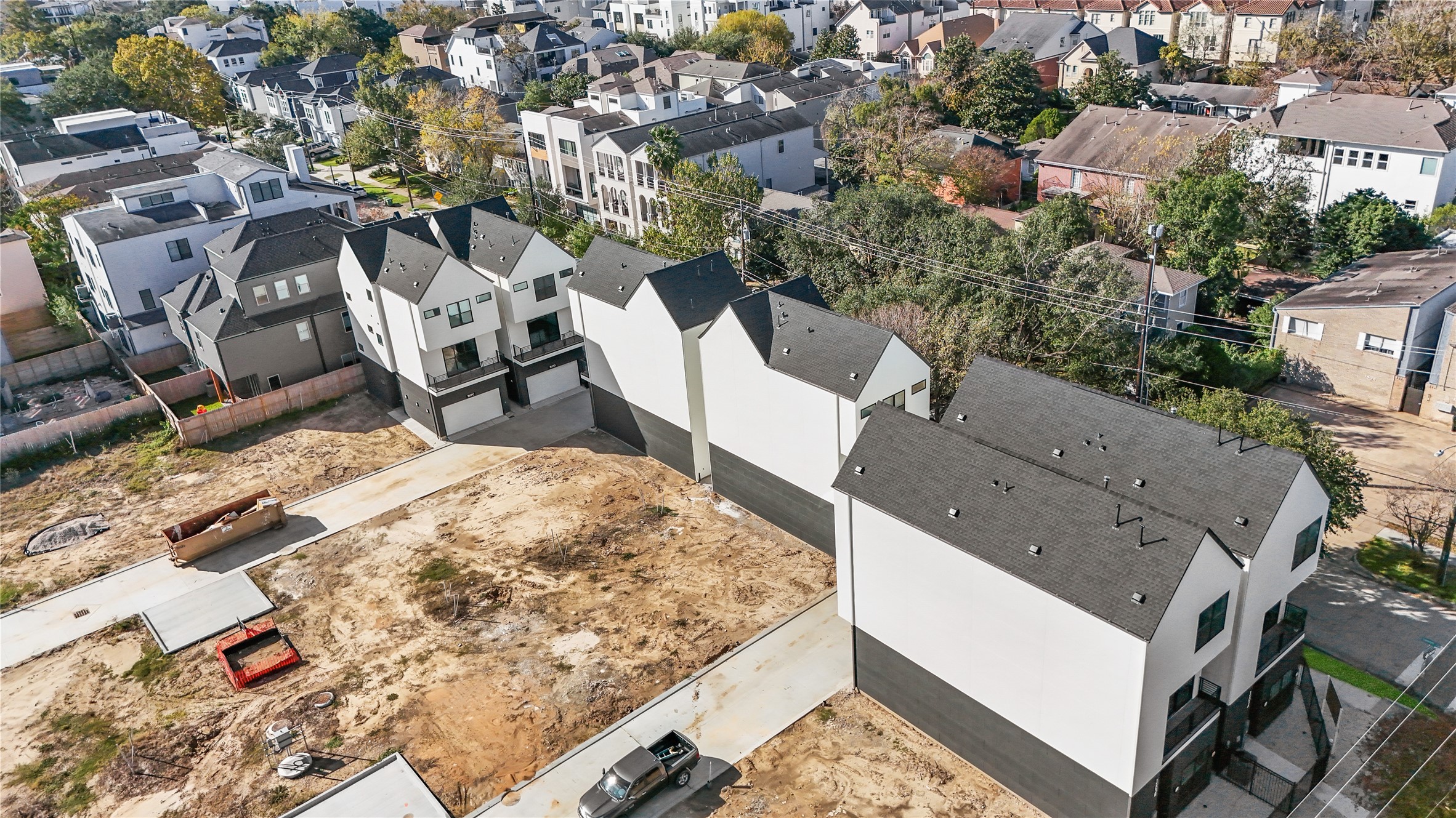 1515 Vermont Street, Unit D Houston, TX 77006 - Photo 9 of 18 an aerial view of a house with a yard