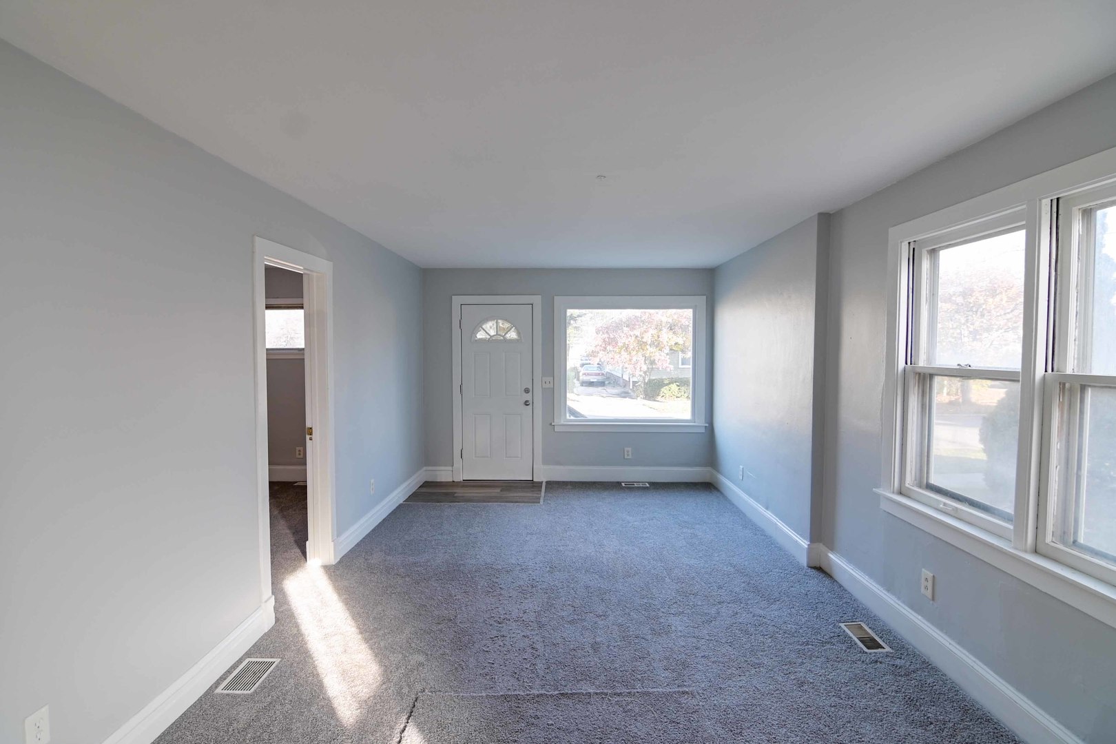 817 11th Street North Chicago, IL 60064 - Photo 6 of 45 an empty room with windows